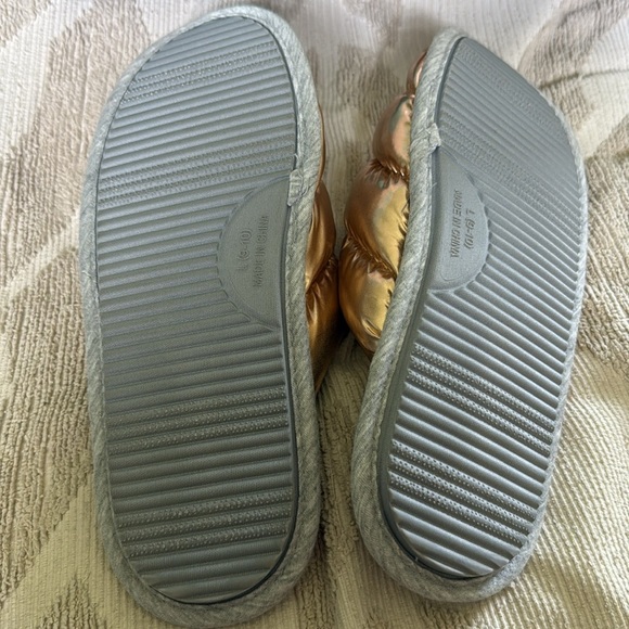 NWOT Nordstrom Womens Metallic Rose Gold Slippers Size L 9-10 memory foam - Picture 5 of 5